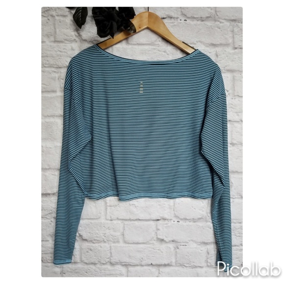 Lands' End "Performance" Activewear top - Picture 2 of 5